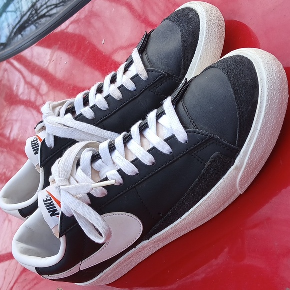NIKE Blazer LOW MENS SZ.9.5-leather.